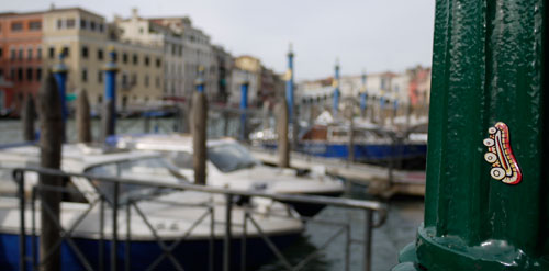 Observing Rialto for Tourist-Hosts